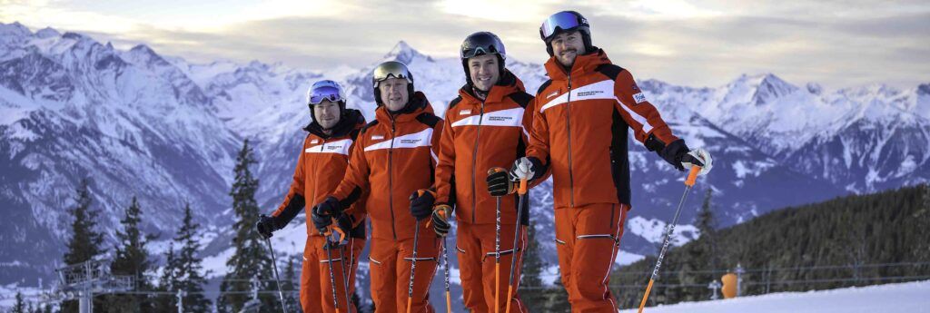 4 Skilehrer der Skischule Zell am See mit neuen Skilehreanzügen